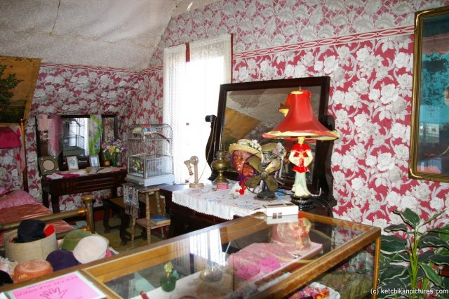 Bedroom of Dolly's house in Ketchikan (2).jpg

