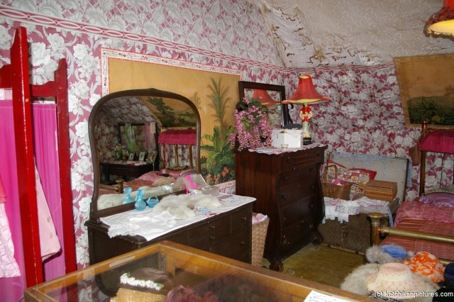 Bedroom of Dolly's house in Ketchikan (3).jpg
