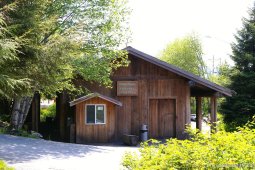 Edwin Dewitt Carving Center in Ketchikan.jpg