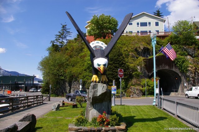 Large Eagle statue in Ketchikan.jpg
