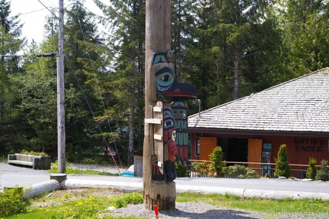 Lower part of a totem pole in Ketchikan.jpg

