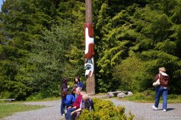 Lower portion of a totem pole in Ketchikan.jpg