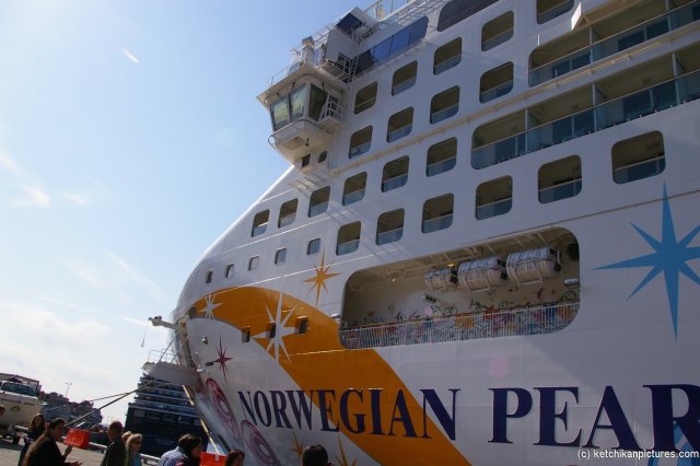Norwegian Pearl docked at Ketchikan.jpg
