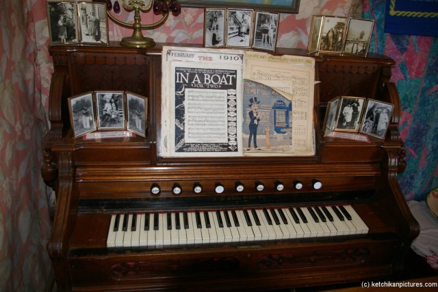 Piano of Dolly's house in Ketchikan (2).jpg
