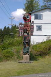 Smaller size totem pole in Ketchikan.jpg