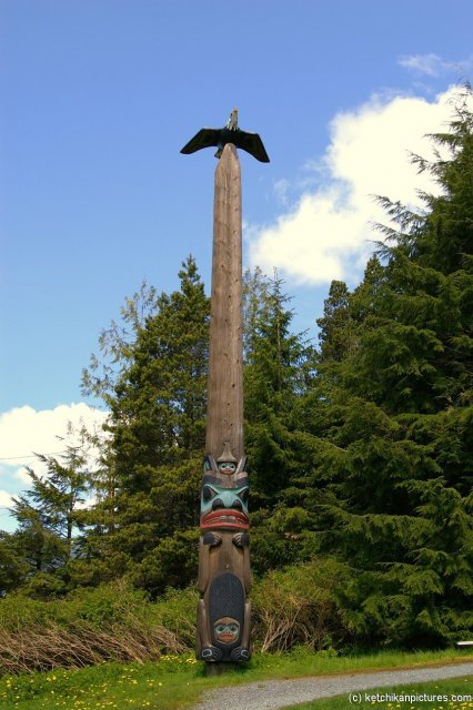 Totem pole with Eagle on top in Ketchikan.jpg
