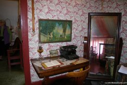 Typewriter n Dolly's house in Ketchikan.jpg