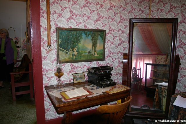 Typewriter n Dolly's house in Ketchikan.jpg
