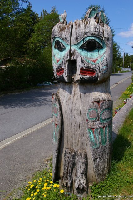 Wood owl carving in Ketchikan totem park.jpg
