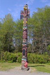 Animals totem pole in Ketchikan Alaska (2).jpg