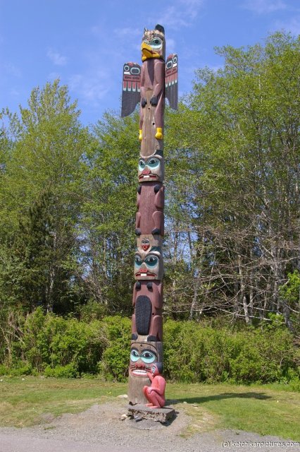 Animals totem pole in Ketchikan Alaska (2).jpg