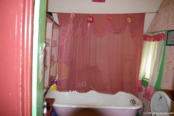 Bathtub of Dolly's house in Ketchikan.jpg